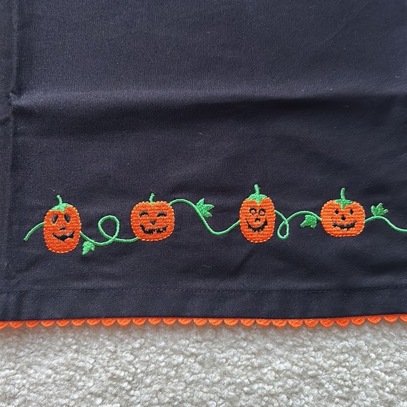 Halloween Table Linen - Picture 2 of 7
